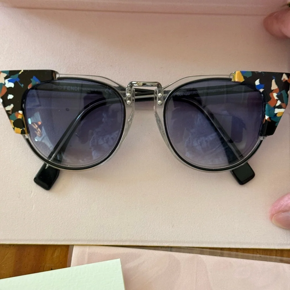 Fendi sunglasses with case, certificate and cloth - Picture 3 of 5